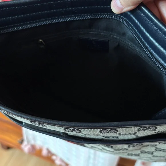 Gucci GG Supreme Sherry Line Messenger Bag - Picture 3 of 16